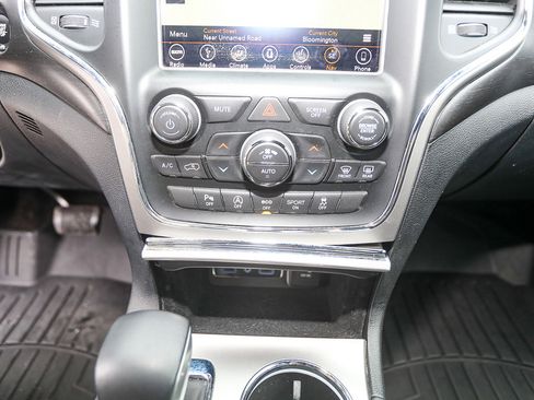 Used 2018 Jeep Grand Cherokee Altitude image 27