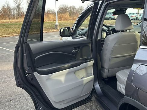 Used 2019 Honda Pilot Touring image 29
