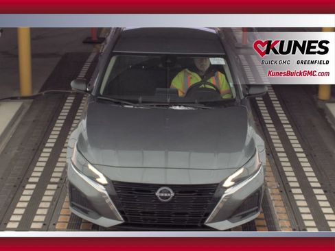Used 2024 Nissan Altima 2.5 SV FWD image 4