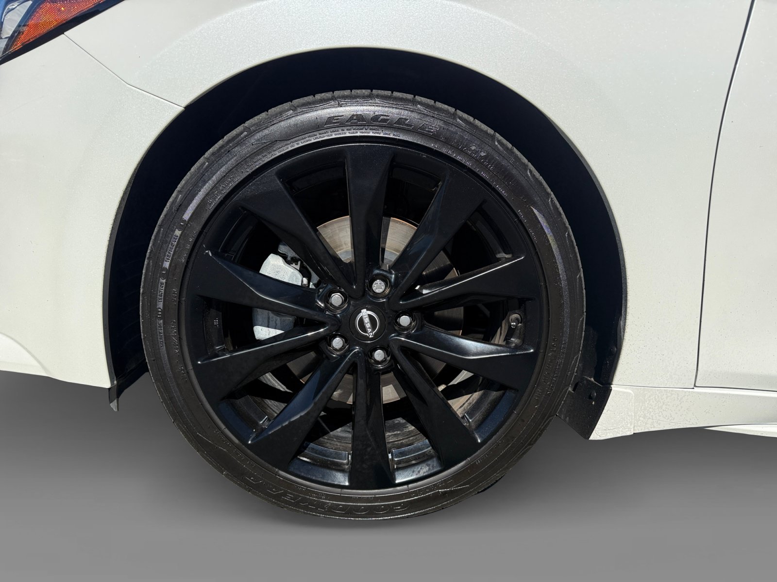 Used 2023 Nissan Maxima SR w/ Sport Mat Group FWD image 9
