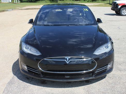 Used 2016 Tesla Model S P90D image 3