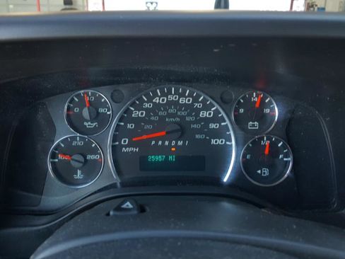 Used 2018 Chevrolet Express 3500 w/ Driver Convenience Package image 14