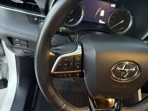 Used 2021 Toyota Highlander XSE FWD image 17