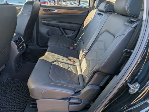 Used 2025 Volkswagen Atlas SE image 29