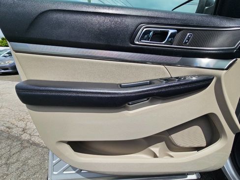 Used 2017 Ford Explorer Platinum AWD/4WD image 13