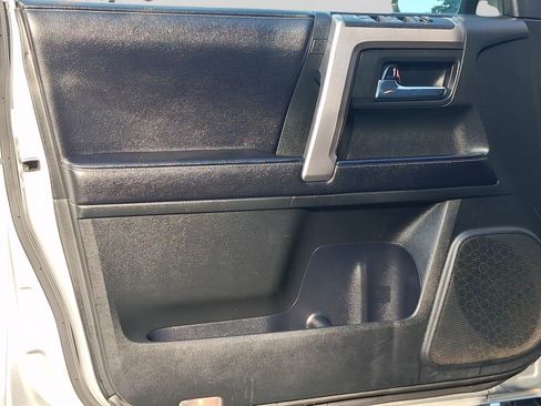 Used 2017 Toyota 4Runner SR5 AWD/4WD image 11