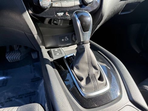 Used 2019 Nissan Rogue SV w/ Premium Package AWD/4WD image 14