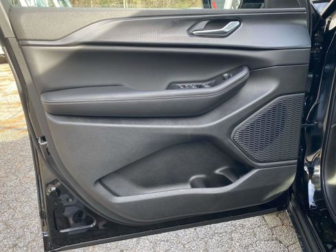 New 2025 Jeep Grand Cherokee Altitude image 10