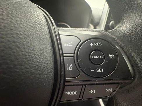 Used 2025 Toyota RAV4 XLE FWD image 17