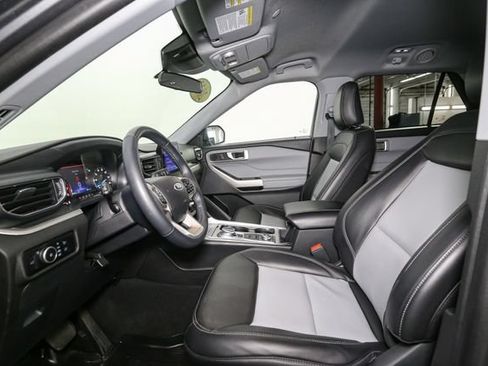 Used 2023 Ford Explorer XLT w/ Equipment Group 202A AWD/4WD image 39