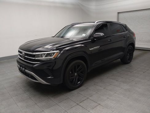 Used 2022 Volkswagen Atlas Cross Sport SE AWD/4WD image 2