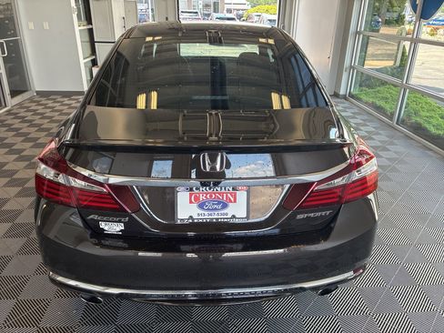 Used 2017 Honda Accord Sport image 5