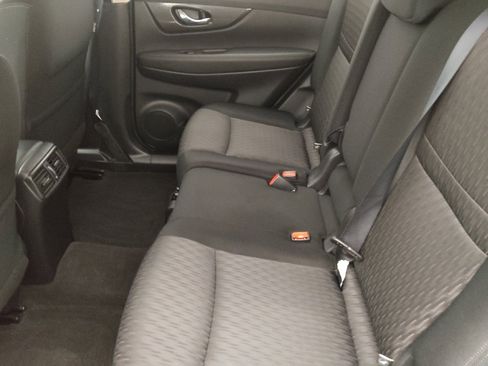 Used 2017 Nissan Rogue SV FWD image 18