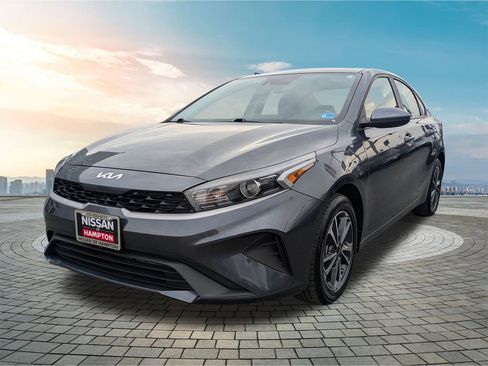 Used 2024 Kia Forte LXS image 9