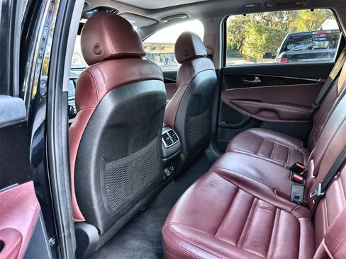 Used 2018 Kia Sorento SX image 12