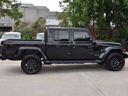 Used 2022 Jeep Gladiator Overland AWD/4WD image 6