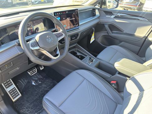 New 2026 Volkswagen Tiguan SE R-Line FWD image 11