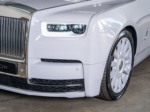 Used 2022 Rolls-Royce Phantom Sedan image 13