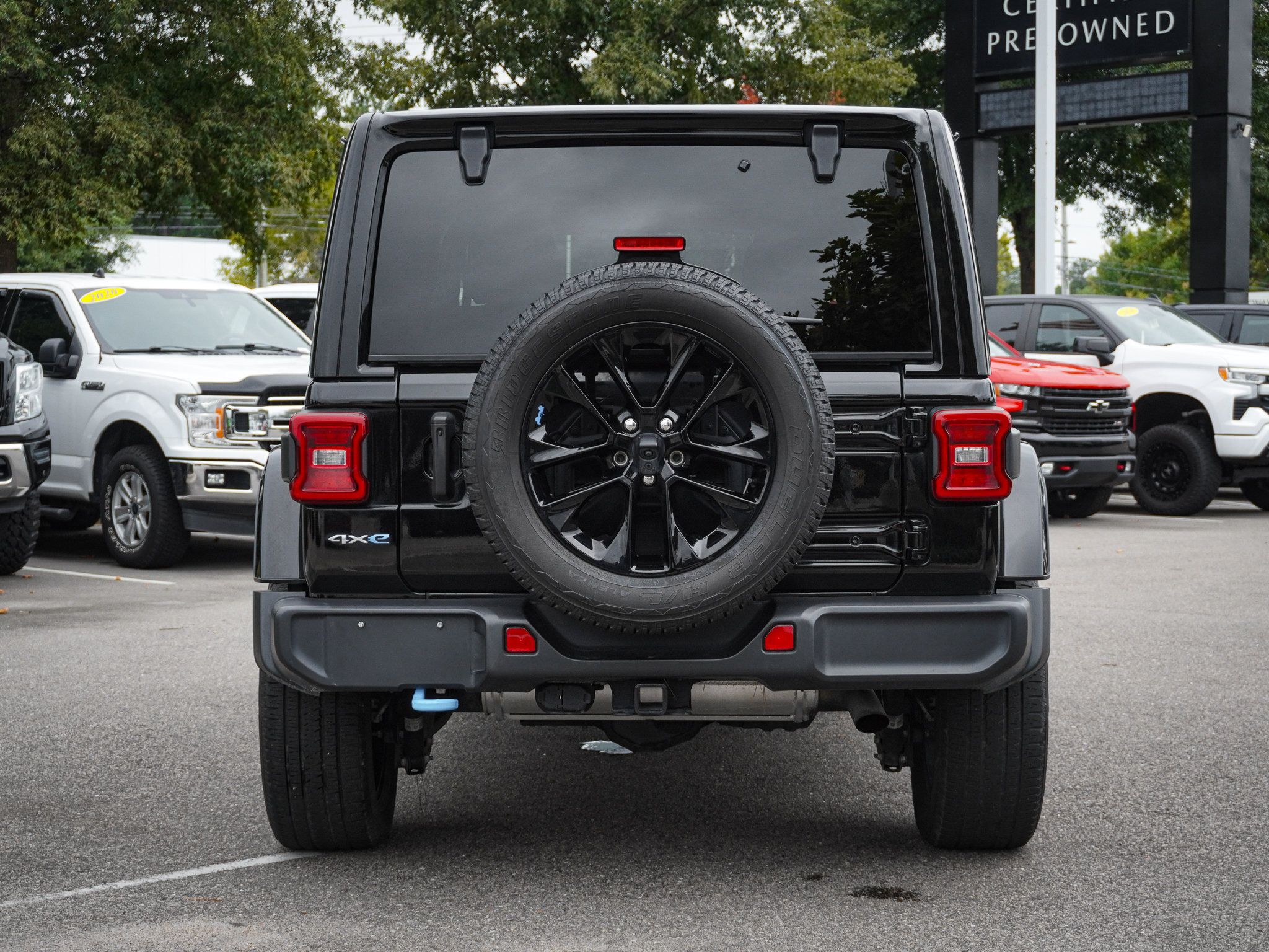 Used 2022 Jeep Wrangler Unlimited Sahara w/ Cold Weather Group AWD/4WD image 9