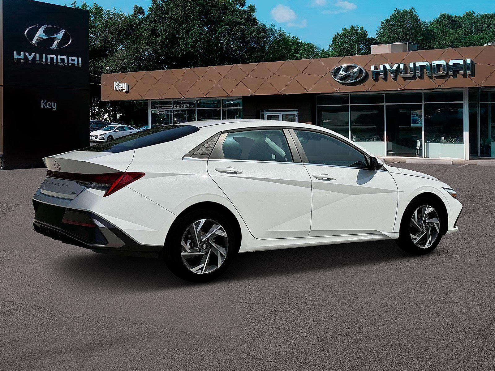 Used 2025 Hyundai Elantra Limited FWD image 9