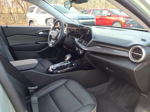 Used 2024 Chevrolet Trax ACTIV w/ Sunroof Package image 23