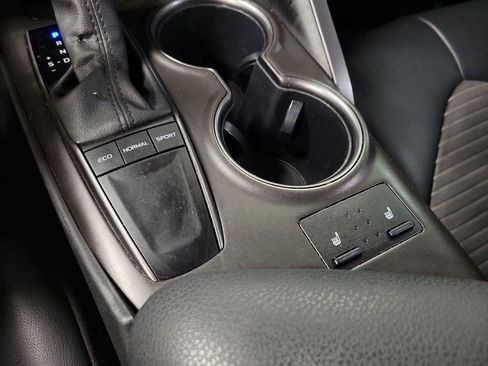 Used 2024 Toyota Camry SE w/ Cold Weather Package FWD image 15