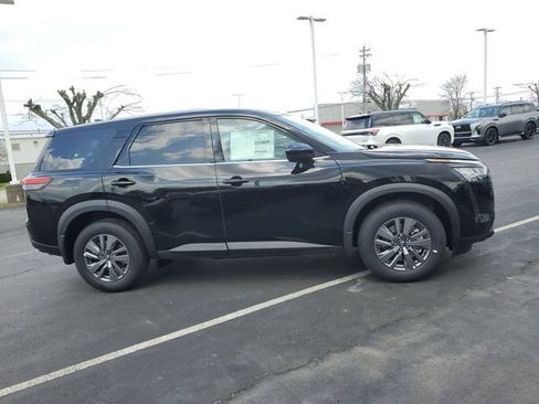 New 2026 Nissan Pathfinder S image 8