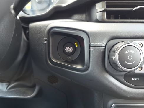 Used 2025 Jeep Wrangler Unlimited Sahara AWD/4WD image 26