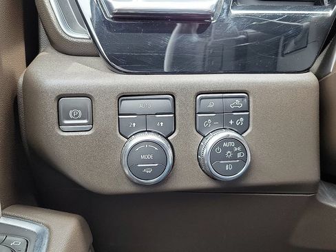 Used 2022 GMC Sierra 1500 SLT AWD/4WD image 14