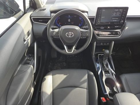Used 2022 Toyota Corolla Cross XLE image 4
