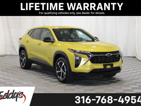 Used 2024 Chevrolet Trax RS w/ Driver Confidence Package FWD image 1