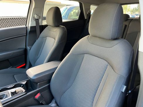 Used 2025 Kia Sportage LX image 36