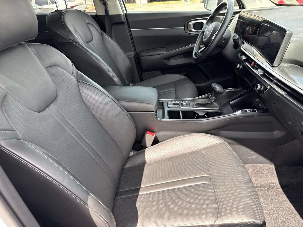 Certified 2025 Kia Sorento S FWD image 13