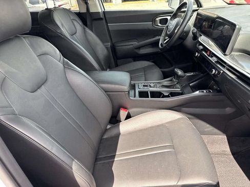 Certified 2025 Kia Sorento S FWD image 13