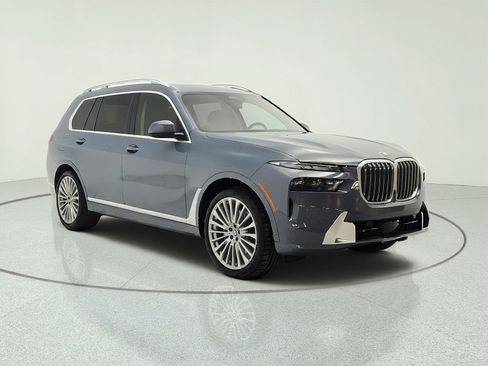 Used 2024 BMW X7 xDrive40i w/ Premium Package AWD/4WD image 3