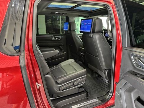Used 2022 Chevrolet Suburban RST w/ Sport Performance Package image 17