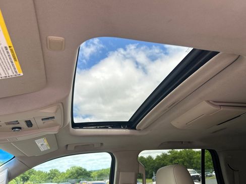 Used 2015 Cadillac Escalade Luxury AWD/4WD image 17