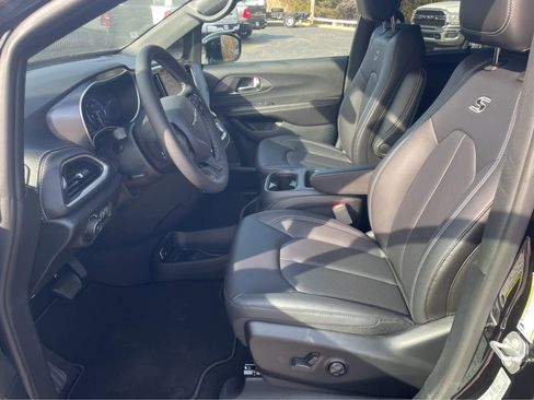 New 2026 Chrysler Pacifica Select w/ S Appearance Package image 19