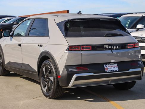 New 2026 Hyundai Ioniq 5 SEL image 8
