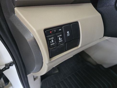 Used 2016 Honda Odyssey EX image 19