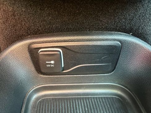 Used 2025 Chrysler Pacifica Select FWD image 31