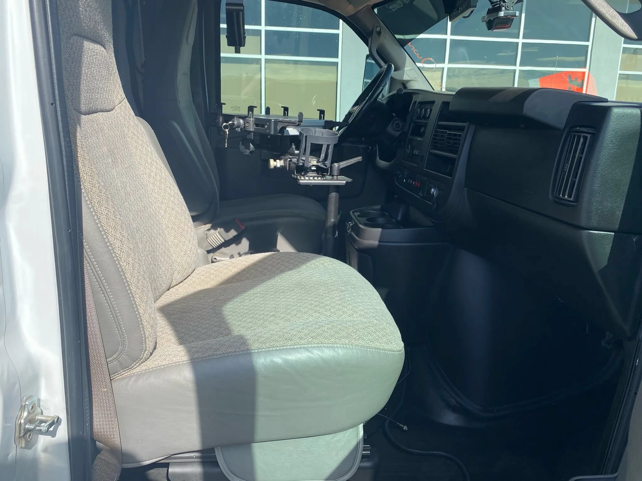 Used 2018 Chevrolet Express 3500 w/ Power Convenience Package RWD image 22