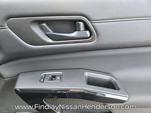 Used 2026 Nissan Pathfinder SV FWD image 19