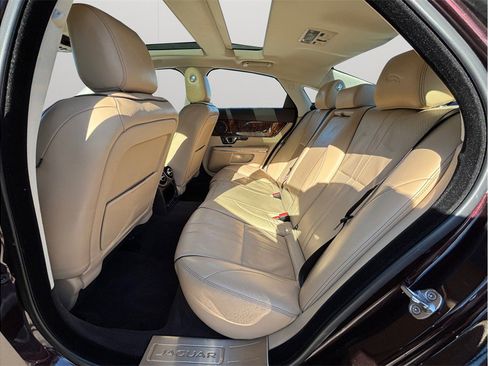 Used 2016 Jaguar XJ R-Sport image 40