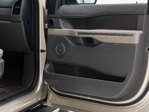 Used 2018 Ford Expedition XLT w/ Equipment Group 202A RWD image 20