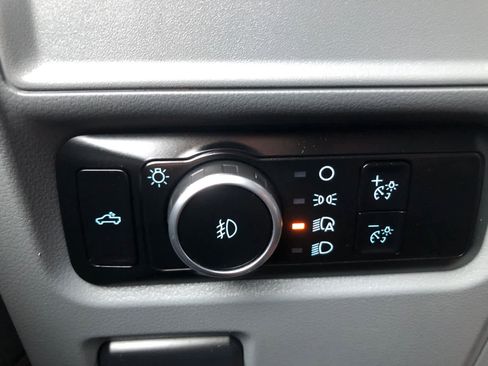 Used 2023 Ford F150 XLT image 11