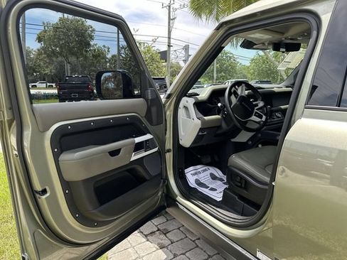 Used 2020 Land Rover Defender 110 HSE AWD/4WD image 22