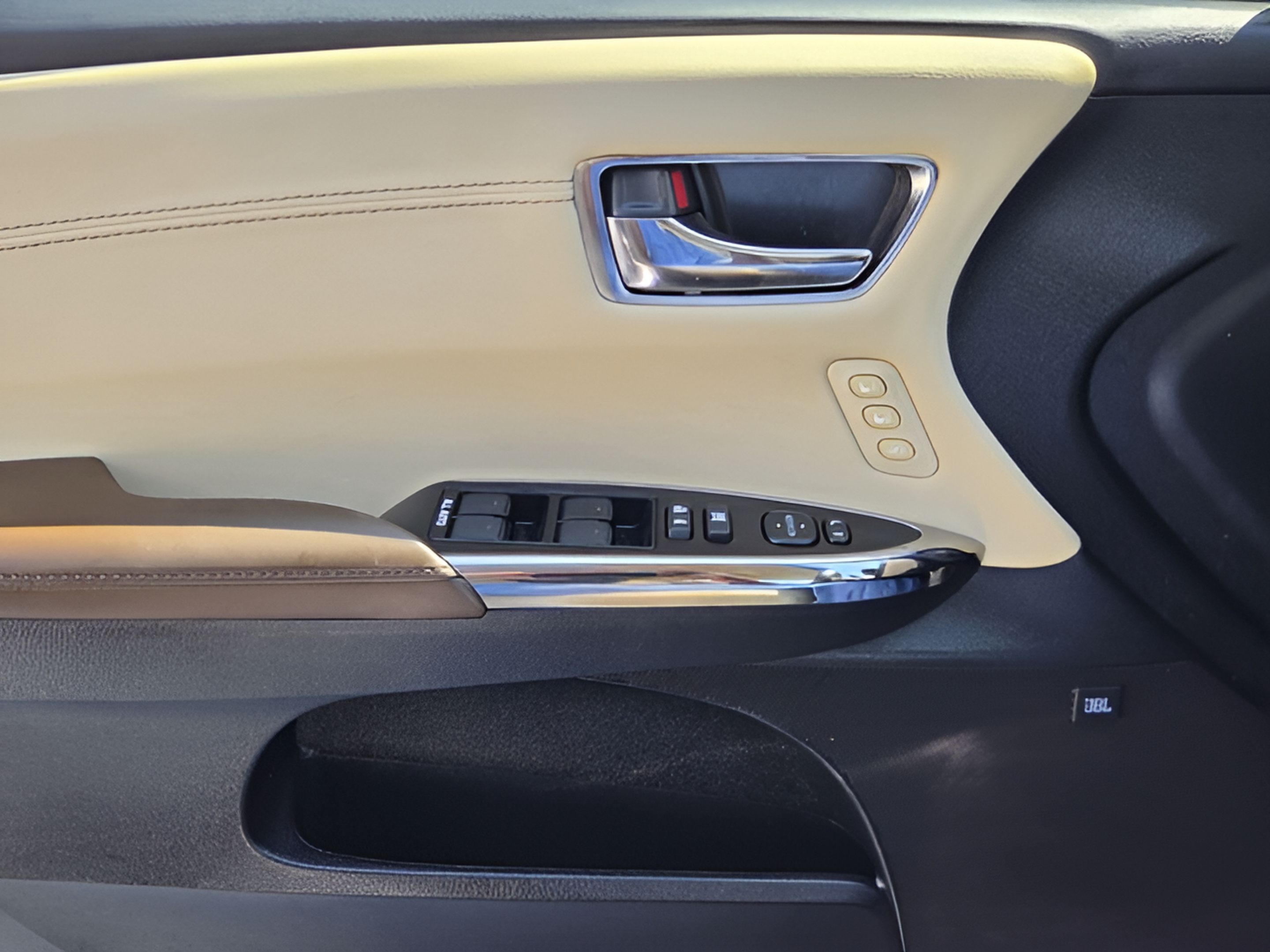 Used 2015 Toyota Avalon Limited FWD image 27