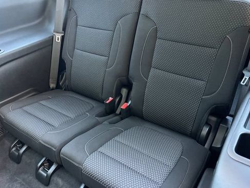 Used 2023 GMC Acadia SLE w/ Driver Convenience Package FWD image 19