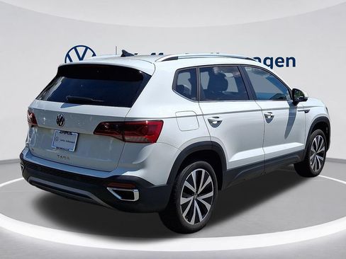 Used 2024 Volkswagen Taos SE FWD image 6